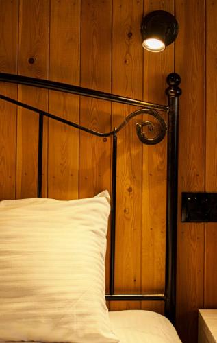 Top Location Cozy Wooden Ceiling Apt by Wehost