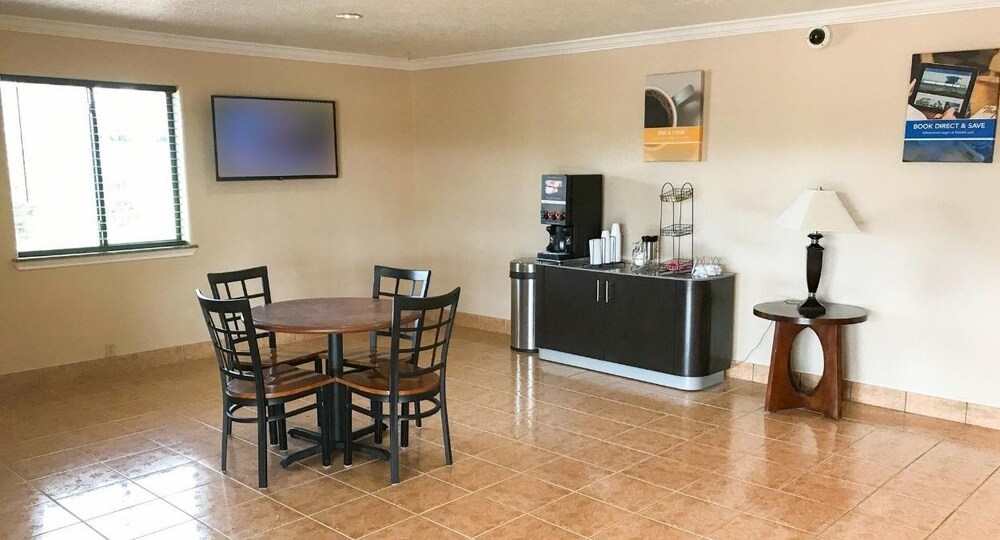 Motel 6 Alvin TX - photo 3