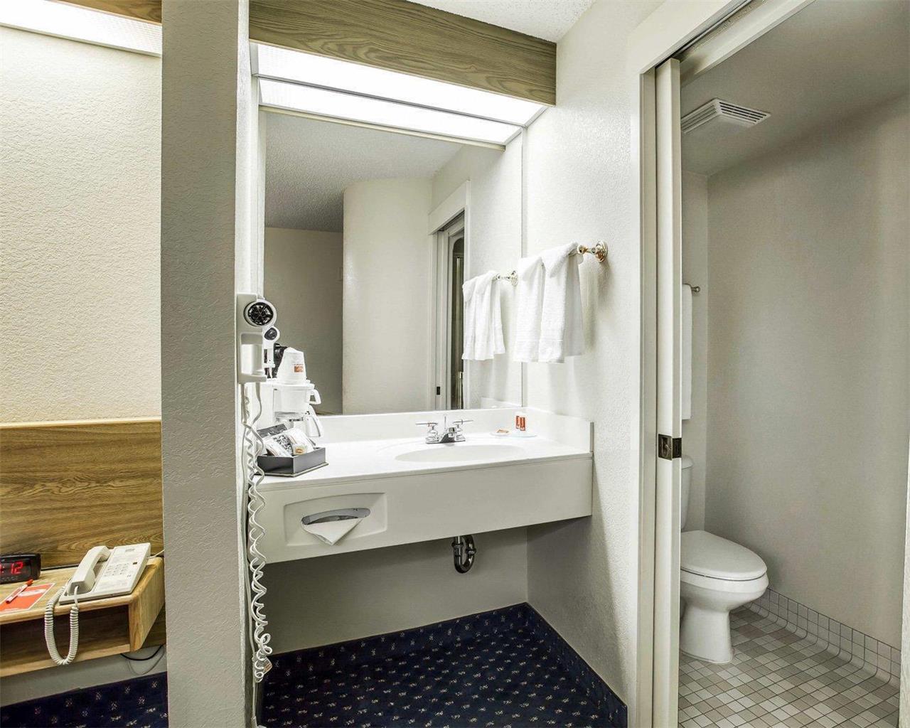 Econo Lodge Denver International Airport - photo 11