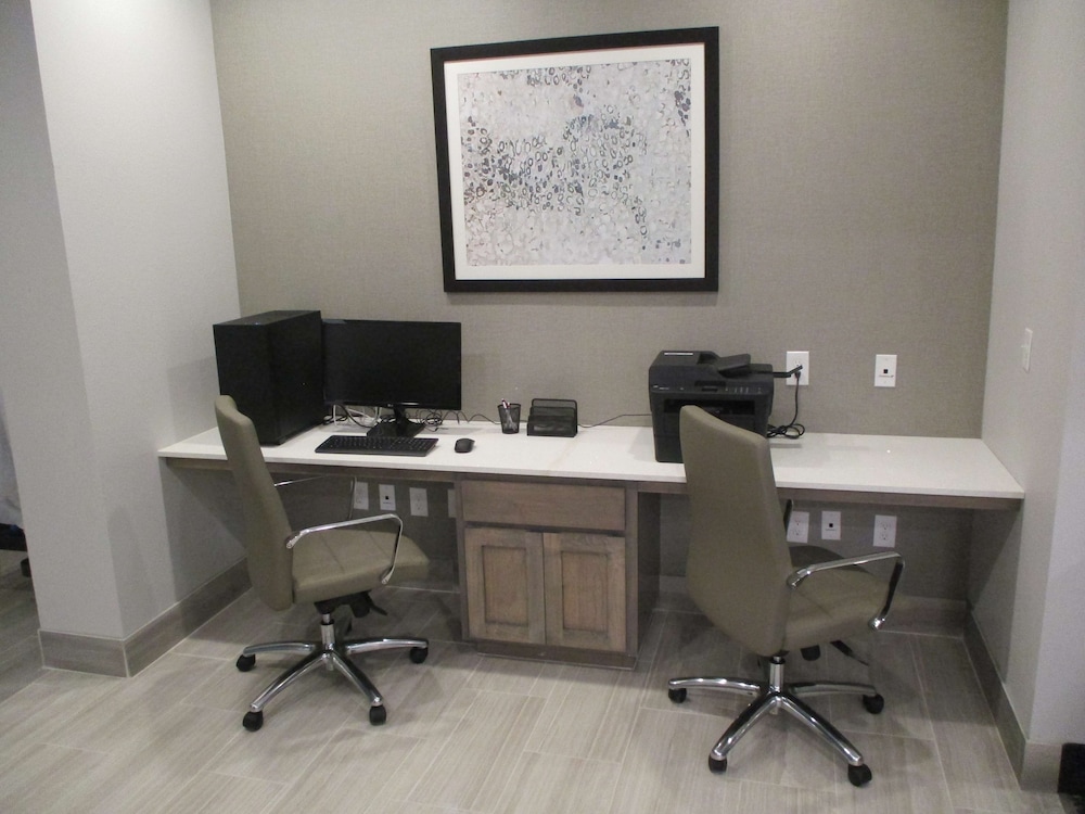 Merica Inn & Suites - photo 20