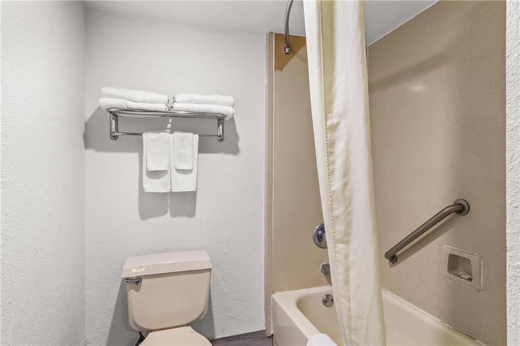 Quality Inn Jacksonville Orange Park near Naval Air Station - photo 8