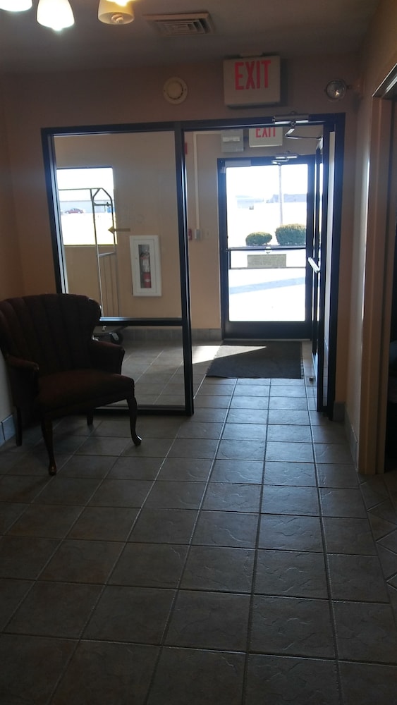 Briarwood Inn of Sparta - photo 4