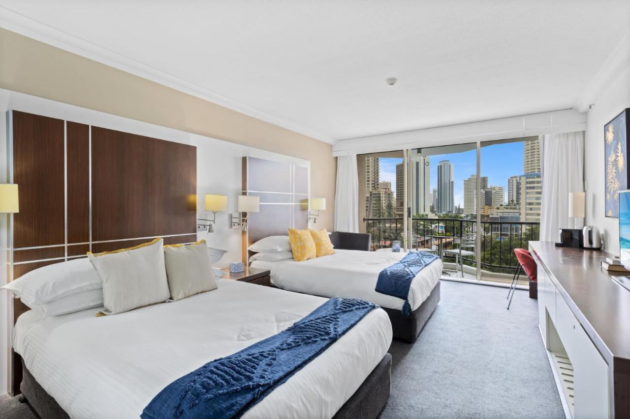 Cosy Studio with Ocean Views & Rooftop Jacuzzis in Surfers Paradise, Australia