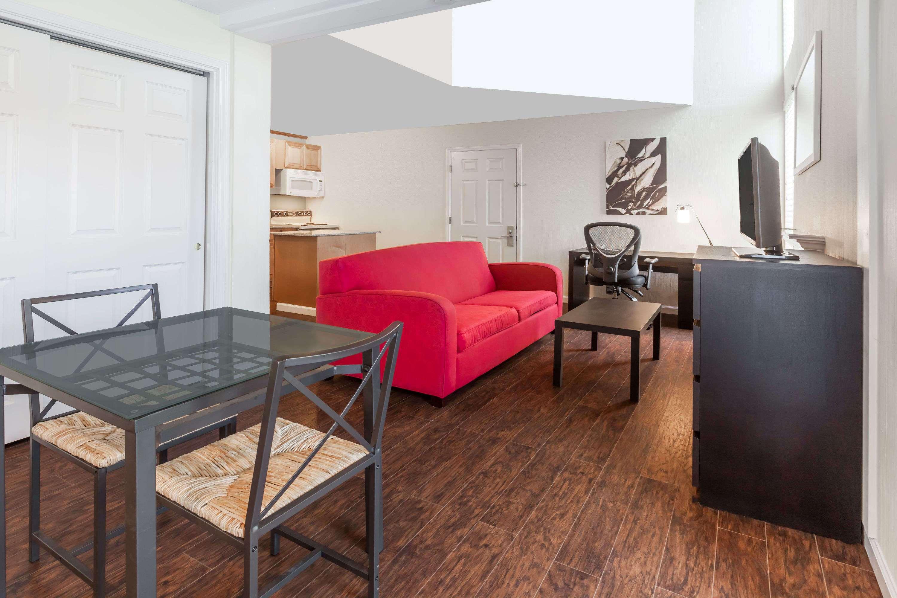 Hawthorn Extended Stay by Wyndham Dallas - photo 10