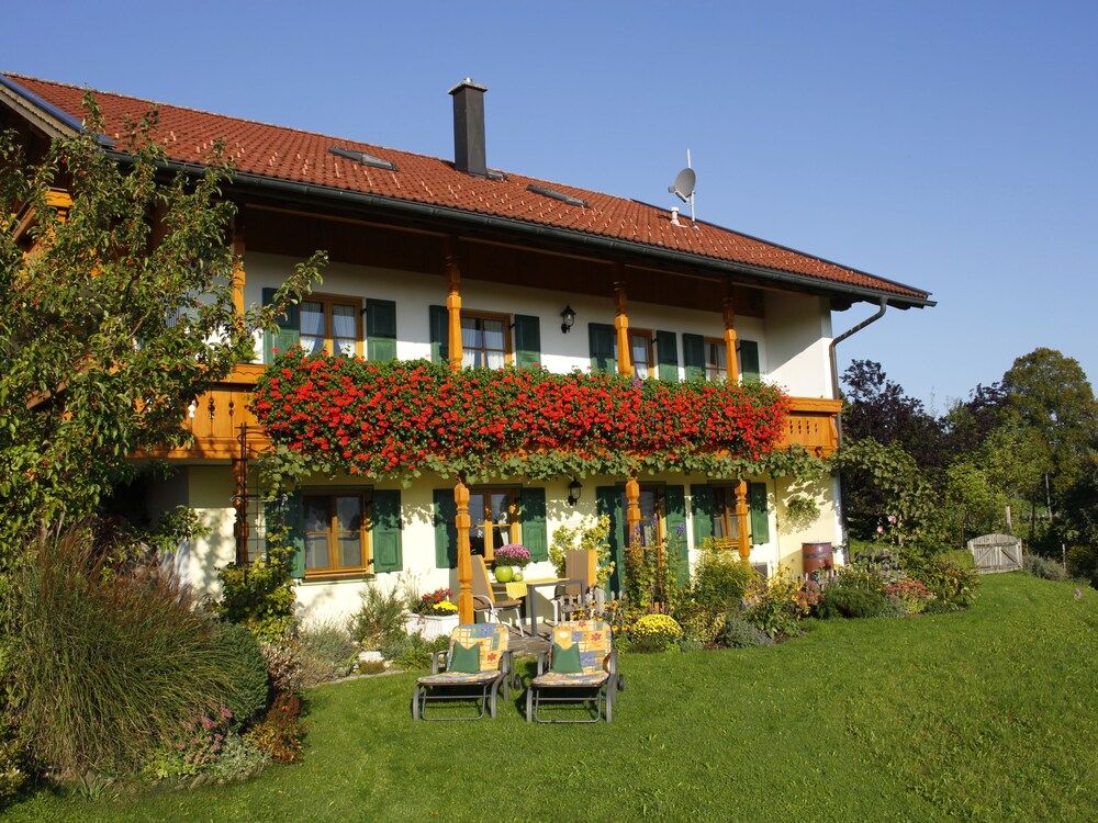 Ferienwohnung Freißl — 4-Star Luxury Hotel in Rottenbuch, Germany