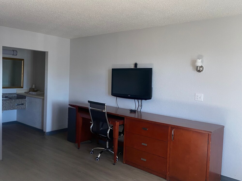 American Inn and Suites Atlanta Airport Jonesboro I 75 - photo 20