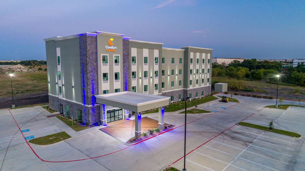 Comfort Suites DeSoto Dallas South - photo 48