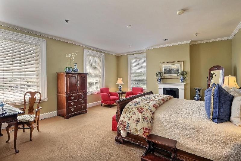 The Presidents Quarters Inn - photo 64
