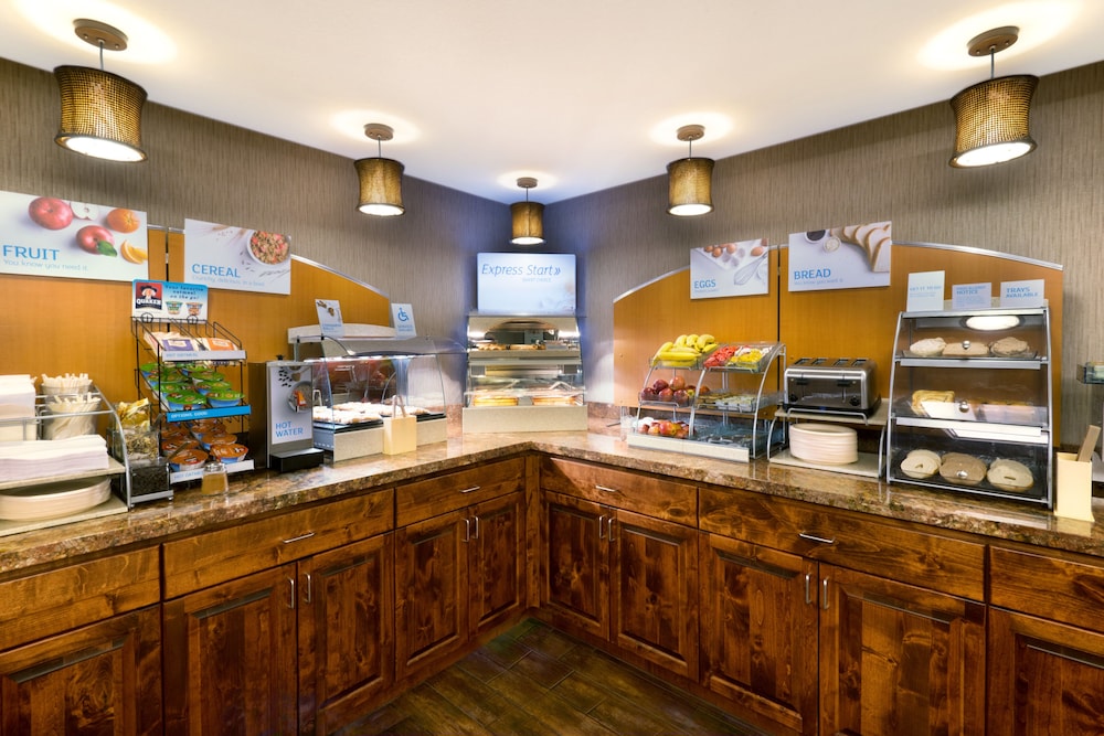 Holiday Inn Express Show Low by IHG - photo 27