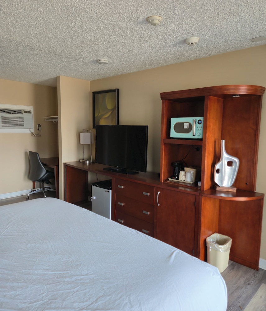 Ayer Motor Inn - photo 17