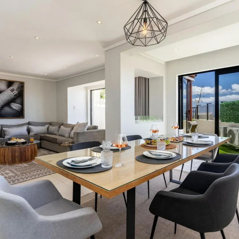 Camps Bay Nest Townhouse with Ocean Views