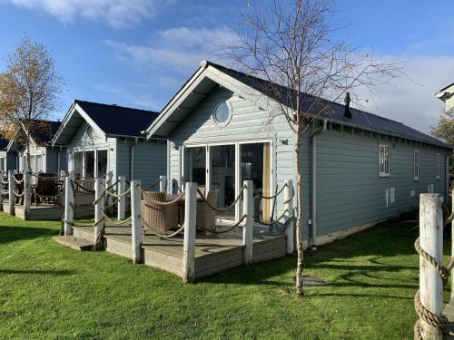 Rosies The Bay 2 bedrooms with ensuites parking for 2 cars 2 dogs welcome