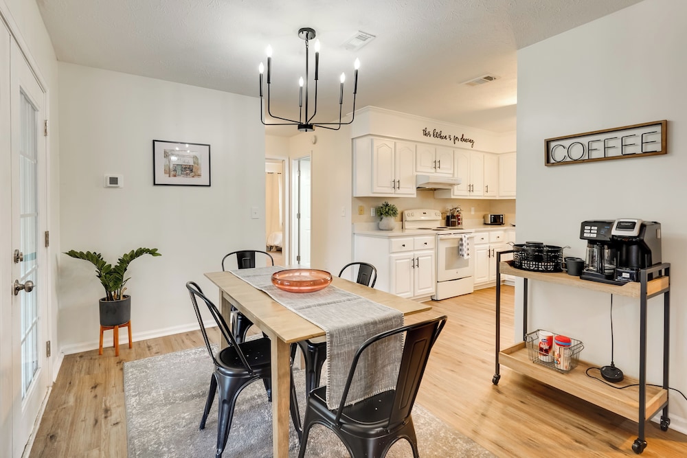 Bright Lynn Haven Home w Screened Porch & Yard - featured photo