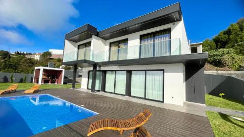 Villa Nóbrega — 4-Star Luxury Hotel in Camara De Lobos, Portugal