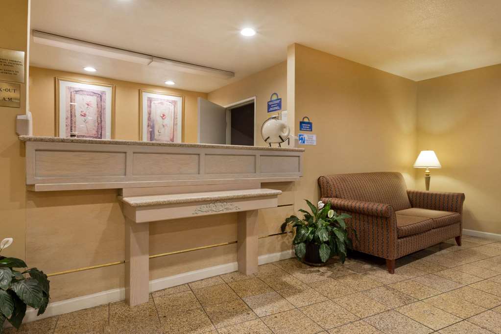 Days Inn by Wyndham Lathrop - photo 4