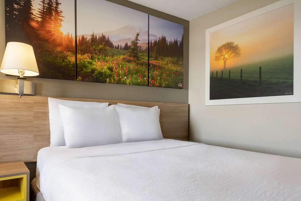 Days Inn by Wyndham Fresno South - photo 25