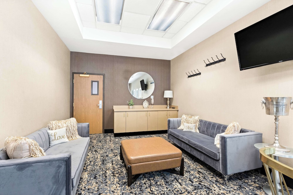 Hampton Inn & Suites Phoenix Goodyear - photo 38