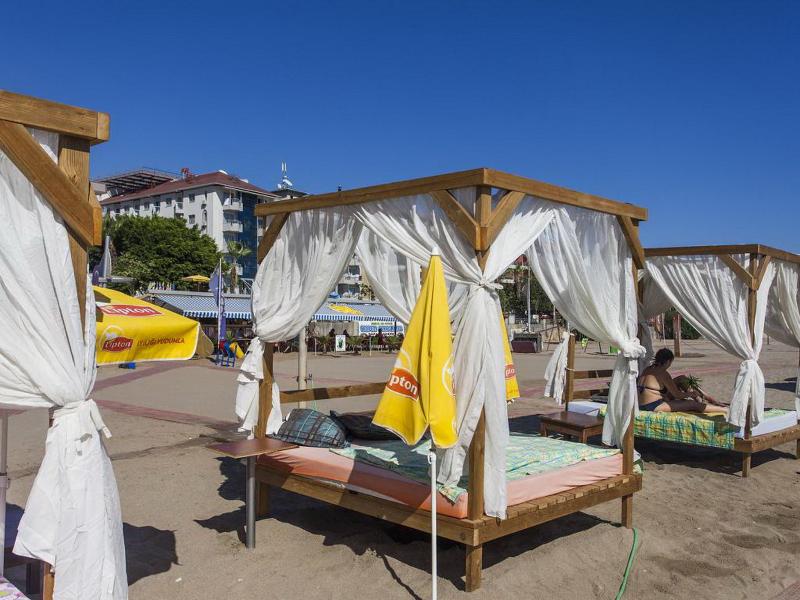 Melissa Kleopatra Beach