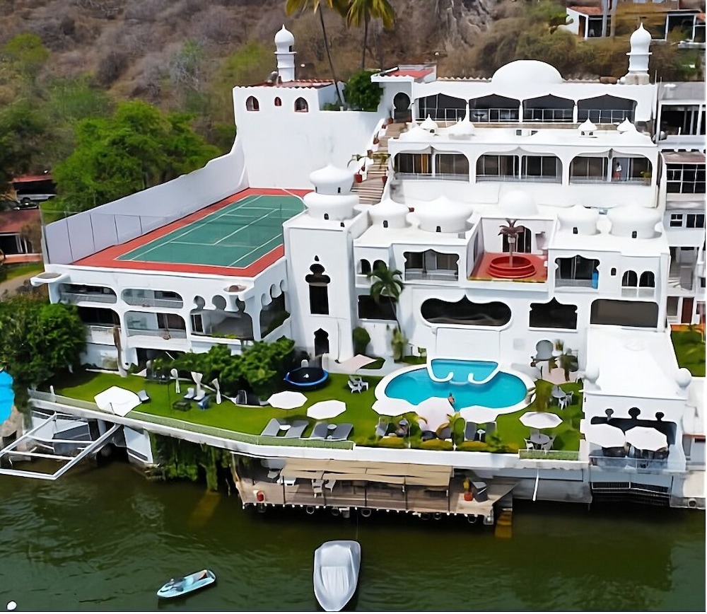 Hotel en Tequesquitengo Gran Horizonte in Jojutla, Mexico