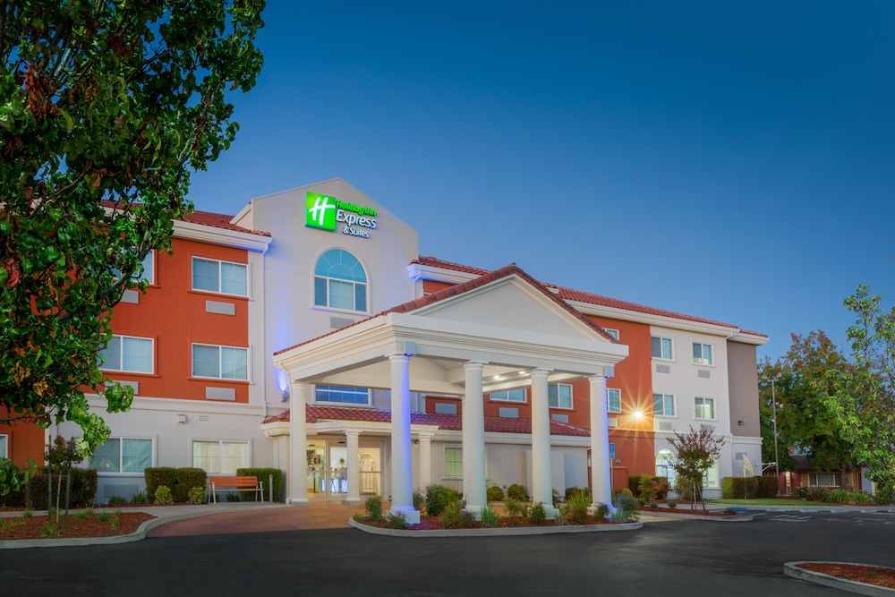 Holiday Inn Express Hotel & Suites Oroville Lake by IHG - photo 40