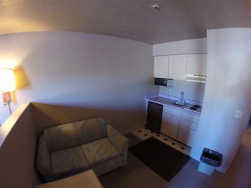 Goodnite Inn and Suites - photo 17
