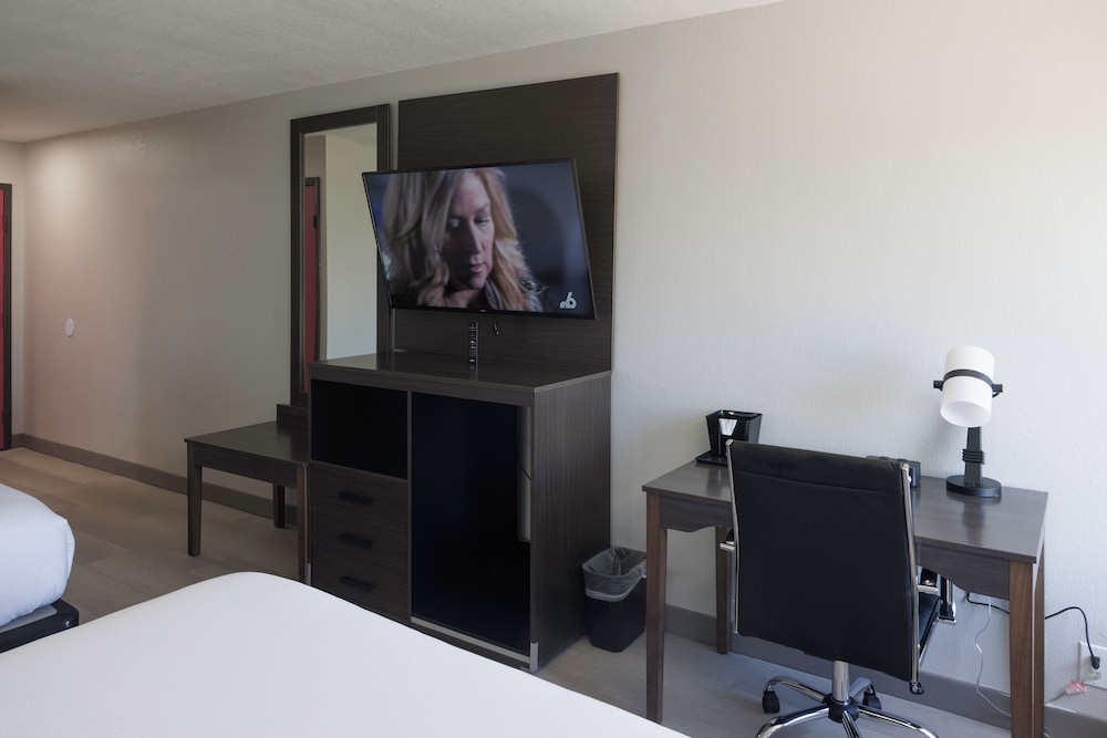 B&B Hotel Miami Airport - photo 8