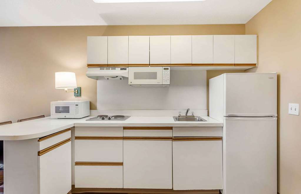 Extended Stay America Select Suites Chicago Naperville East - photo 25