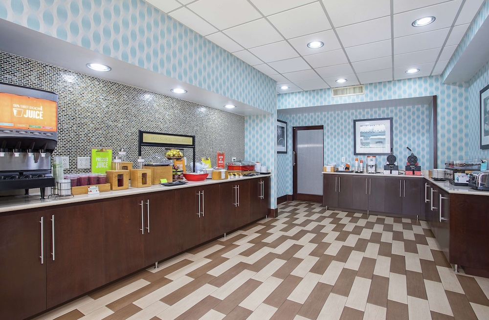 Hampton Inn Cullman - photo 27