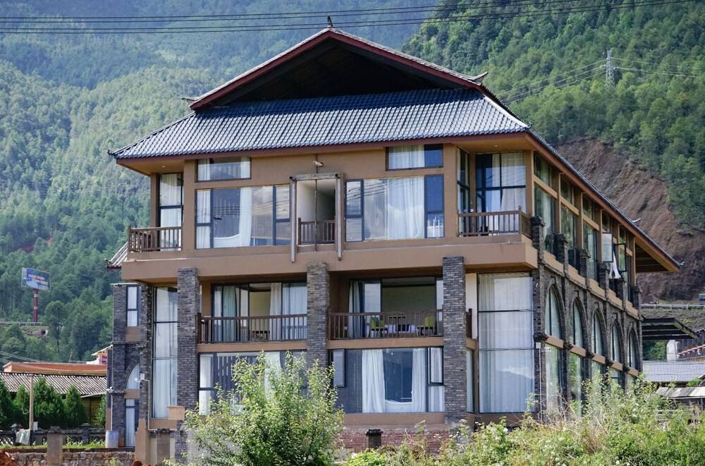 Lugu Lake Yonsamity Resort Hotel - carbon neutral hotel in Lijiang