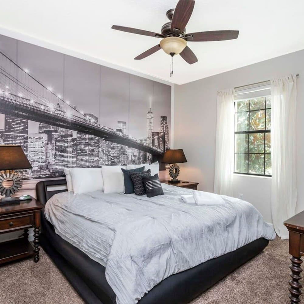 1400 Stunning 8bed with amazing game room - photo 9