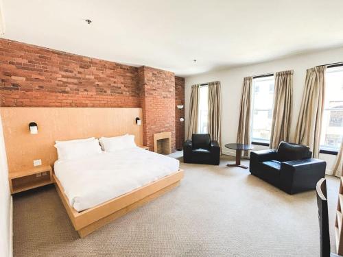 Spacious King Room at The Franklin Hotel Downtown in St. John's, Canada