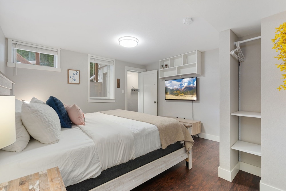 The Rams’ Den King Beds Fire Pit Spacious Yard in Fort Collins, United States