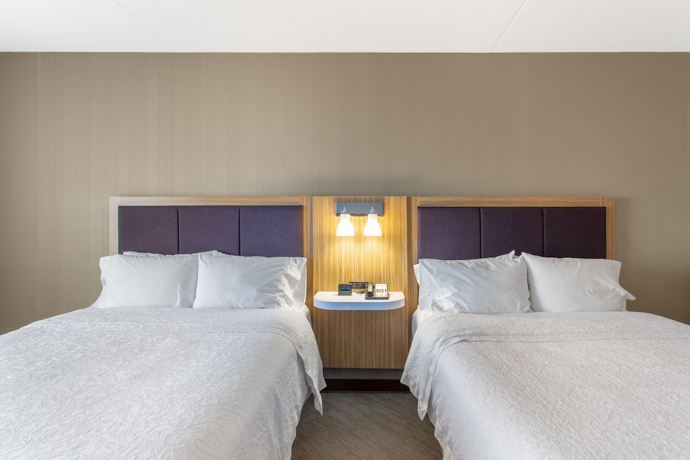 Hampton Inn & Suites Albany Airport - photo 6