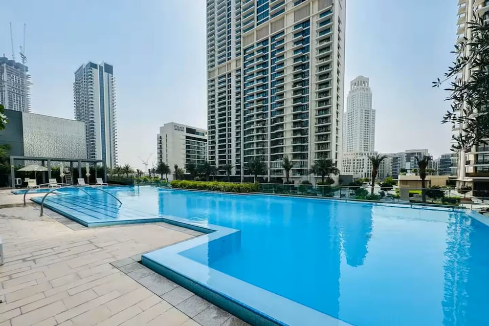 Luxury 1BR Retreat l 17 Icon Bay Dubai Creek — 4-Star Luxury Hotel in Dubai, United Arab Emirates