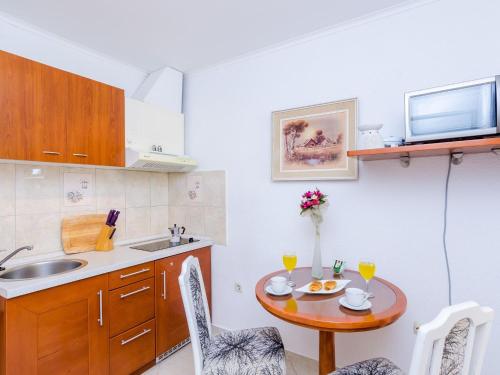 Apartments Nicol Studio with Terrace