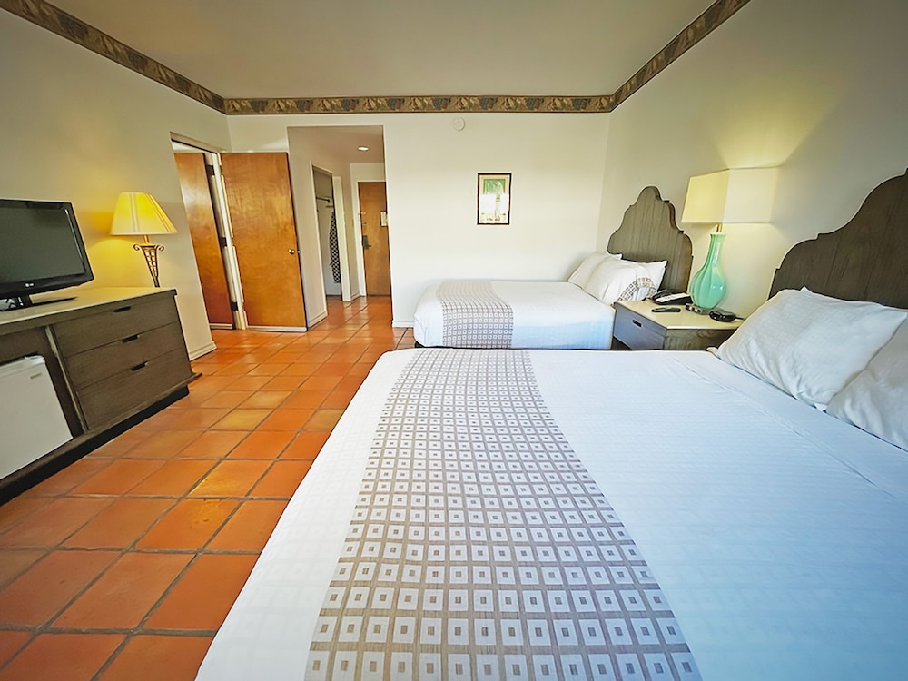 Y O Ranch Hotel - photo 13