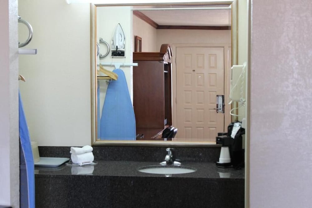 Sanger Inn - photo 12