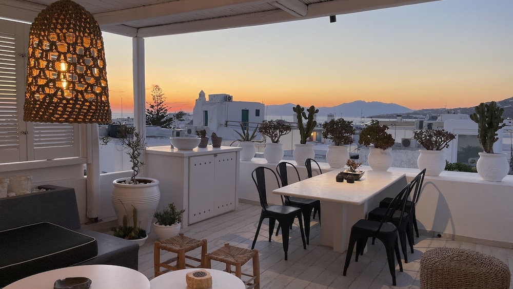 Pantelis Zisopoulos Suites Mykonos — 4-Star Luxury Hotel in Mykonos, Greece