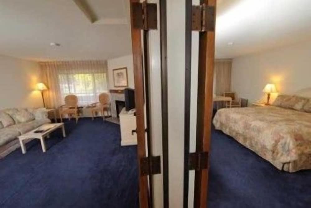 Monarch Resort - photo 5