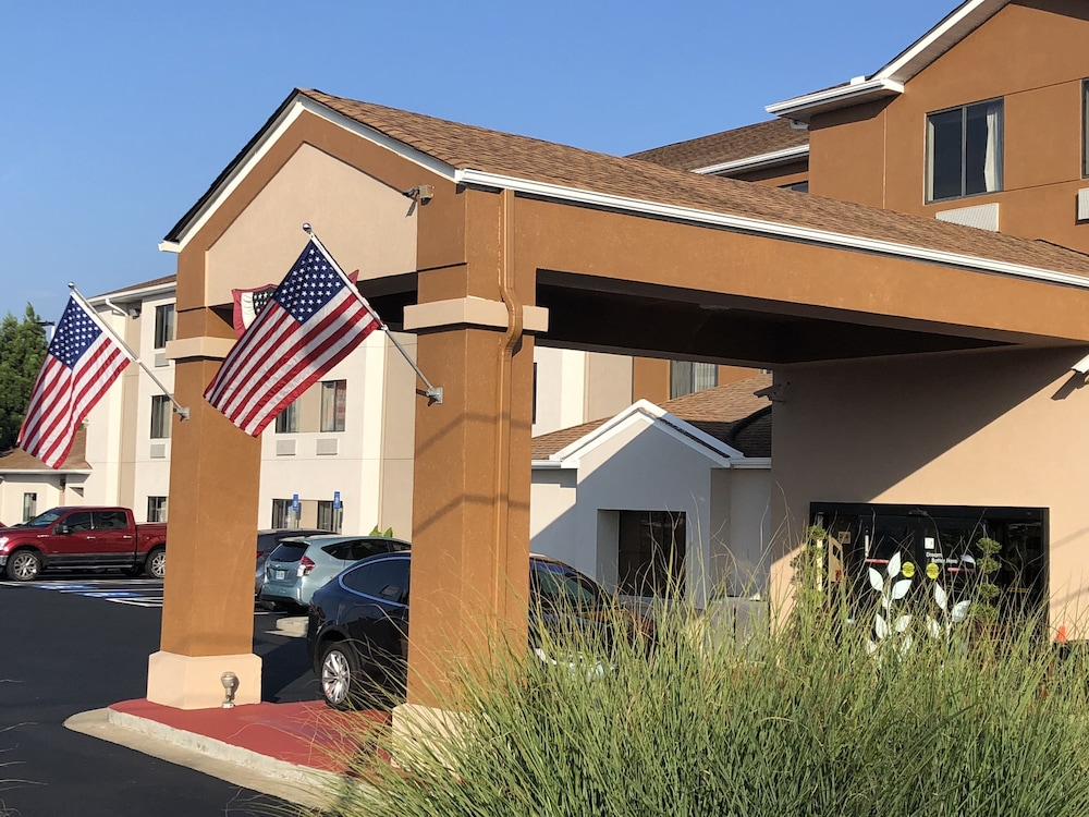 Days Inn by Wyndham McDonough - photo 93