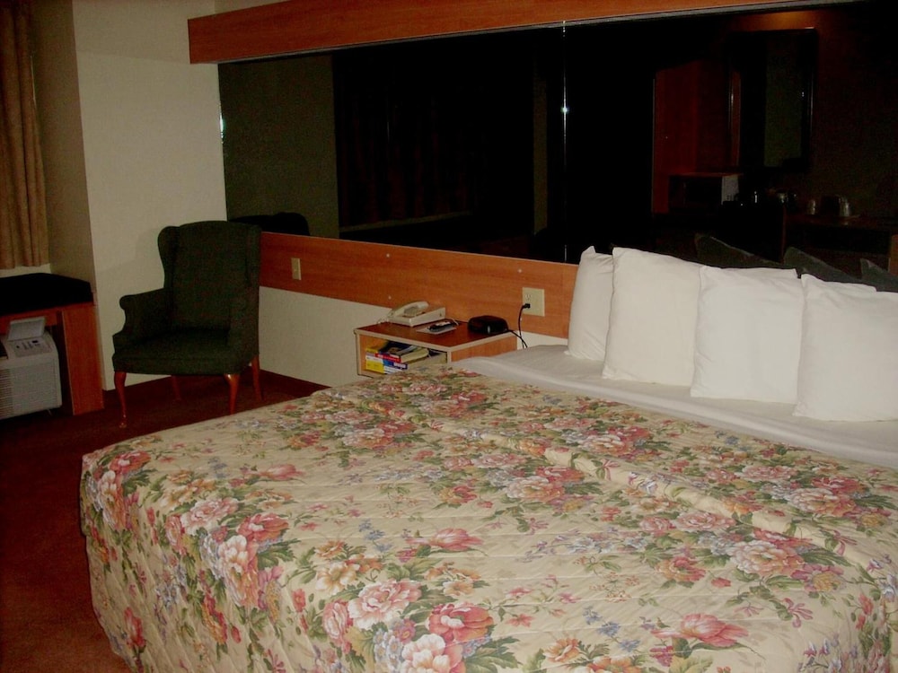Western Skies Inn And Suites - photo 8