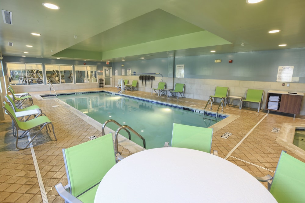 Holiday Inn Express Hotel & Suites Richwood Cincinnati South by IHG - photo 21