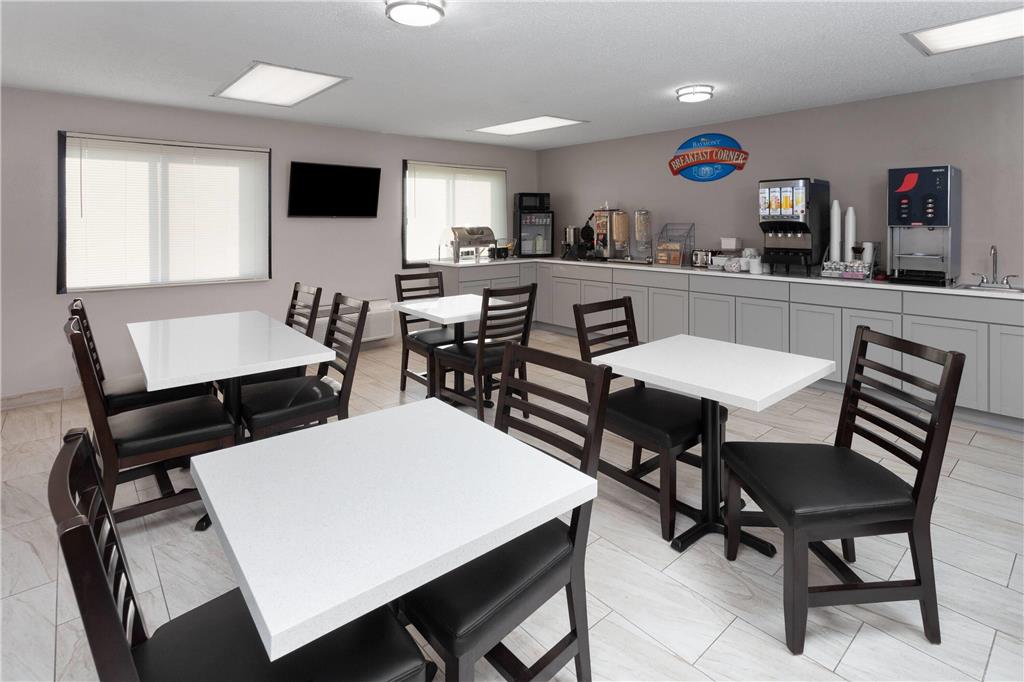 Baymont by Wyndham Oshkosh Airport - photo 28
