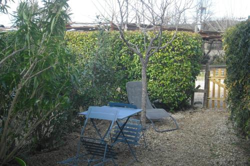 Lou Mas Li Pitchoun Le Poirier — Gordes