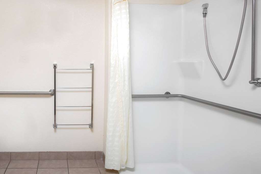 La Quinta Inn & Suites by Wyndham Fowler - photo 33