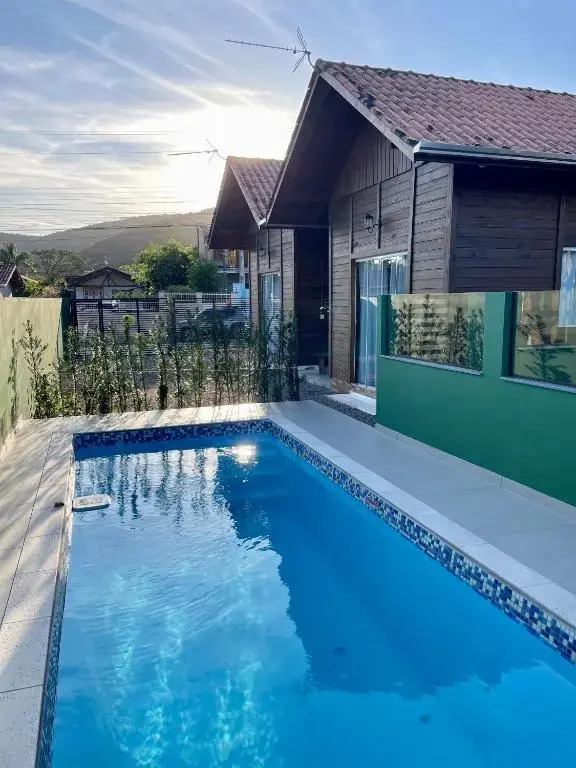 Chales Costa Esmeralda Com Piscina Bombinhas