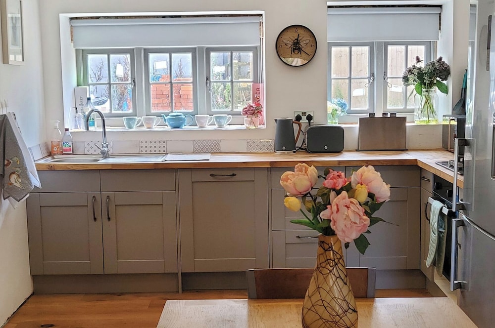 3 Bedroom Cottage Hot Tub Garden Parking — 4-Star Luxury Hotel in Dunkeswell, United Kingdom