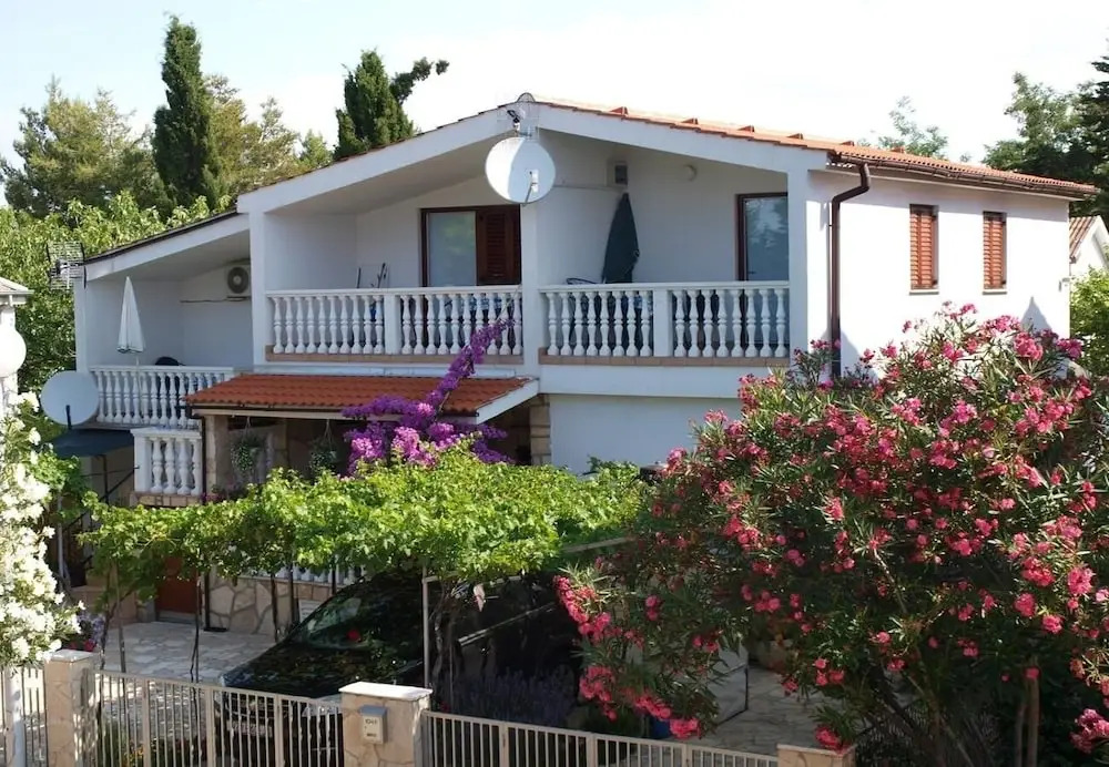 Dobri 500 m From Beach A3 in Privlaka, Croatia