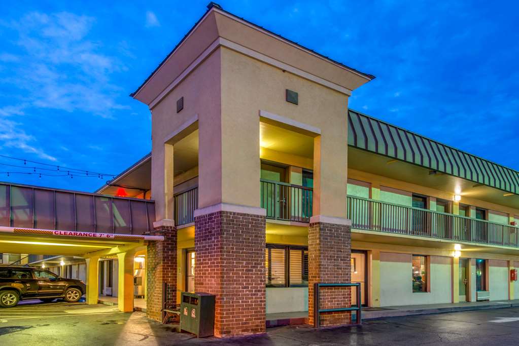 Quality Inn Savannah Historic District - photo 3