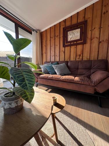 Hermosa Cábaña algarrobo a pasos de la playa in Unknown City, Chile